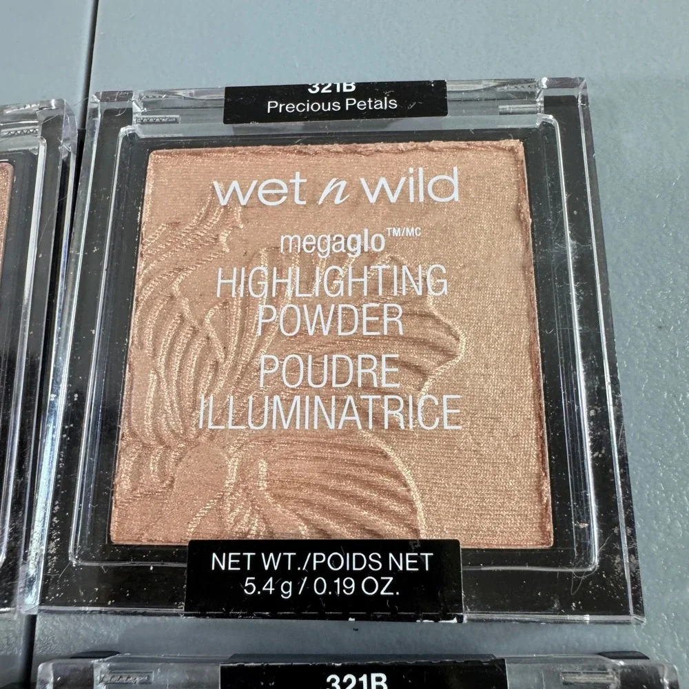 Wet n Wild Highlighting Powder Women 0.19oz Pink Gold Good Precious Petals 321B